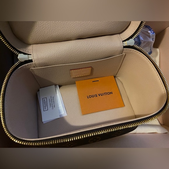Louis Vuitton Nice Mini Toiletry Pouch - Picture 3 of 4